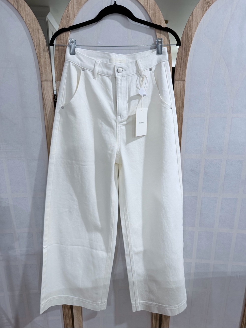 White Wide-Leg Women’s Jeans